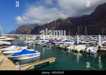The harbour with boats and huge cliffs, Los Gigantes, Tenerife, Canary Islands, Spain Stock Photo