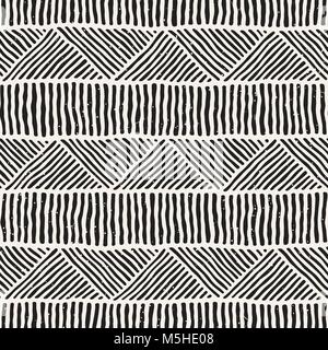 Seamless geometric doodle lines pattern in black and white. Adstract hand drawn retro texture. Stock Vector