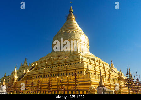 Shwezigon Pagoda (Shwezigon Paya) in Nyaung-U (near Bagan), Myanmar (Burma) Stock Photo