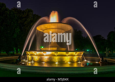 Poland, Warsaw, illuminated fountain at Saxon Garden by night Stock Photo