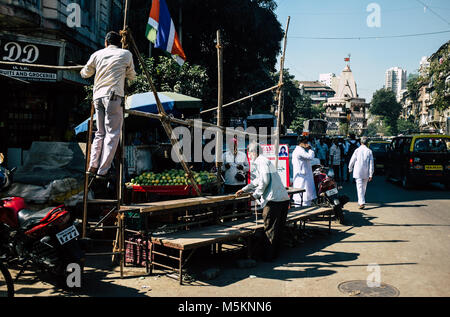 People walking through a busy market in Mumbai, India Stock Photo