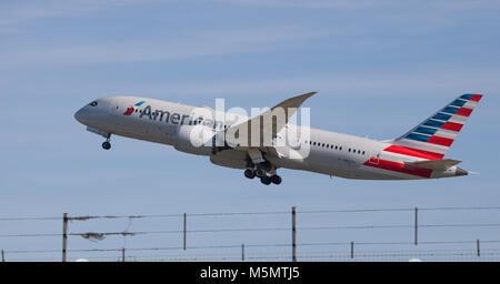 American Airlines Boeing 787 Dreamliner N807AA departing London-Heathrow Airport LHR Stock Photo