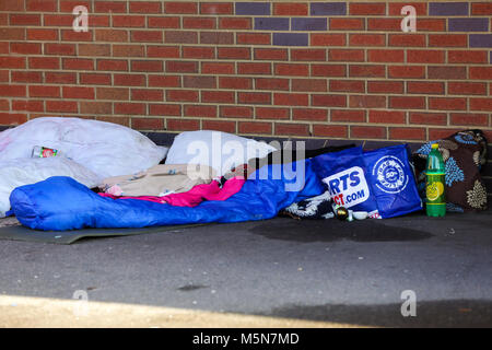 Person sleeping outside Sainsbury's and Finsbury Park in north London.   Number of rough sleepers in England reaches highest level since current records began. According to Ministry of Housing, Communities and Local Government there were 4,751 people counted or estimated to be on the streets in autumn 2017, a 15% rise on the year before.  Featuring: View Where: London, United Kingdom When: 25 Jan 2018 Credit: WENN.com Stock Photo