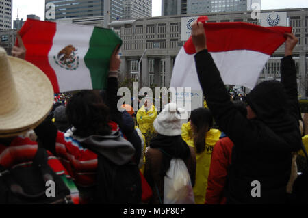 Japan. 25th Feb, 2018. (left) A man of Mexico City holds a flag from Mexico during the Tokyo Marathon 2018 in Tokyo Japan. Sunday February 25, 2018. Photo by: Ramiro Agustn Vargas Tabares Credit: Ramiro Agustin Vargas Tabares/ZUMA Wire/Alamy Live News Stock Photo