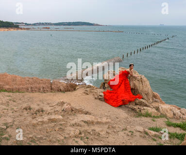 China, Shandong province, Qingdao, Taiping Bay, one of the lucky beaches of Qingdao where couples come together for their wedding photos. Stock Photo
