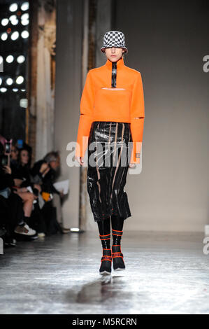 Milan, Italy. 25th Feb, 2018. Cristiano Burani presents the Fall/Winter 2018-19 collection at Milan Fashion Week Credit: Gaetano Piazzolla/Pacific Press/Alamy Live News Stock Photo