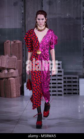 Milan, Italy. 25th Feb, 2018. A model presents a creation of Marni Autumn/Winter 18/19 women's collection during Milan Fashion Week in Milan, Italy, Feb. 25, 2018. Credit: Jin Yu/Xinhua/Alamy Live News Stock Photo