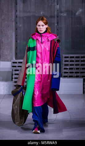 Milan, Italy. 25th Feb, 2018. A model presents a creation of Marni Autumn/Winter 18/19 women's collection during Milan Fashion Week in Milan, Italy, Feb. 25, 2018. Credit: Jin Yu/Xinhua/Alamy Live News Stock Photo