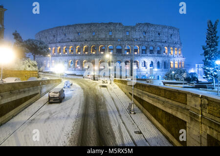 Rome, Italy. 26th Feb, 2018. Burian, a freezing wind from Siberia hits Rome with icy temperatures and snow. Credit: Fabrizio Troiani/Alamy Live News Stock Photo