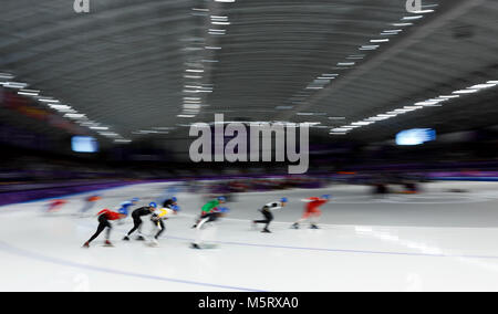 Gangneung, South Korea. 24th Feb, 2018. Athletes compete in the MenÃ¢â‚¬â„¢s Speed Skating mass start at the PyeongChang 2018 Winter Olympic Games at Gangneung Oval on Saturday February 24, 2018. Credit: Paul Kitagaki Jr./ZUMA Wire/Alamy Live News Stock Photo