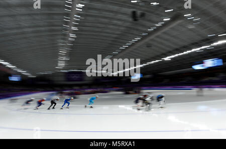 Gangneung, South Korea. 24th Feb, 2018. Athletes compete in the MenÃ¢â‚¬â„¢s Speed Skating mass start at the PyeongChang 2018 Winter Olympic Games at Gangneung Oval on Saturday February 24, 2018. Credit: Paul Kitagaki Jr./ZUMA Wire/Alamy Live News Stock Photo