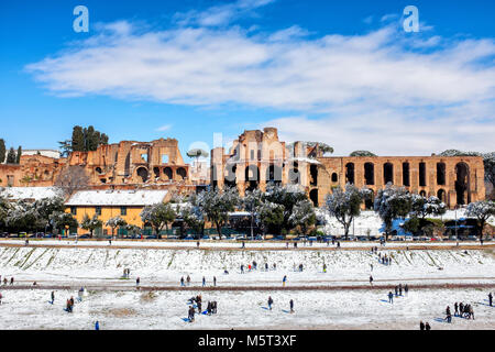 Rome, Italy. 26th Feb, 2018. Buran, a freezing wind from Siberia hits Rome with icy temperatures and snow. Credit: Fabrizio Troiani/Alamy Live News Stock Photo