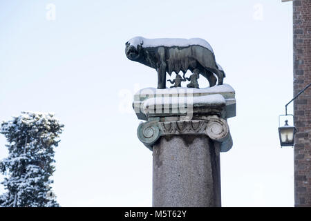 Rome, ITALY. 26 February 2018. Rome became a rare winter wonderland with all of its famous sites covered in snow. She wolf covered in snow. Credit: camilla66/Alamy Live News Stock Photo