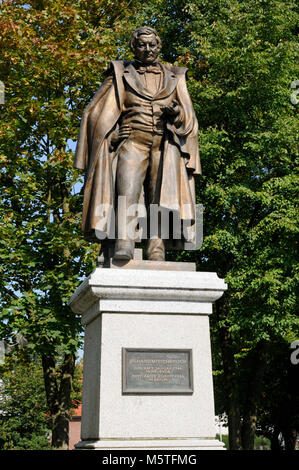 Statue Eilhard Mitscherlich, Jever, Niedersachsen, Deutschland. | Statue Eilhard Mitscherlich, Jever, Lower Saxony, Germany. Stock Photo