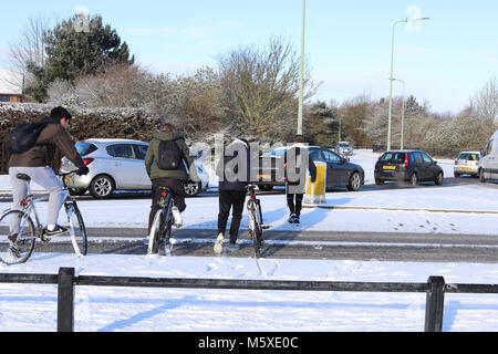 Ipswich, Suffolk, UK. 27th Feb, 2018. UK Weather: Heavy snow overnight and this morning in Ipswich, Suffolk. Credit: Angela Chalmers/Alamy Live News Stock Photo