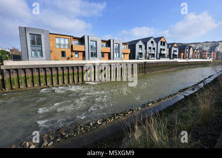 New riverside housing in Chandlers Wharf, Lewes, East Sussex Stock Photo