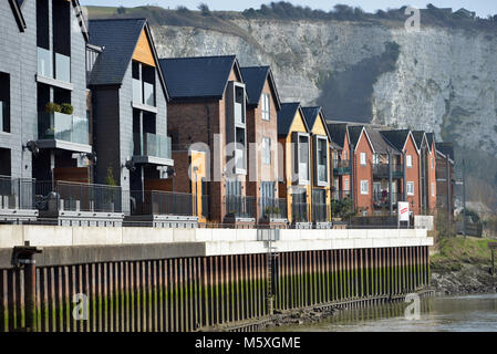 New riverside housing in Chandlers Wharf, Lewes, East Sussex Stock Photo