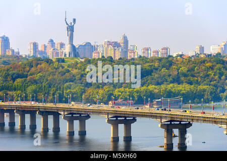 Paton bridge over the river Dnieper, Mother Motherland monument in Kiev, Ukraine Stock Photo