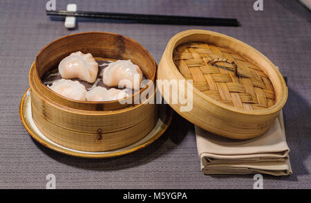 steam  cooked shrimp-filled ravioli, chinese food served in a basket of bamboo Stock Photo