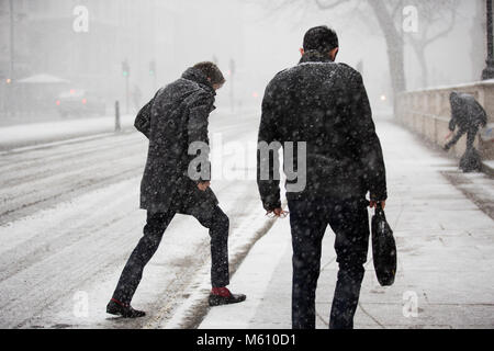 London, UK. 27th February, 2018. Beast from the East storm hits London. 27th February 2018. Heavy snow showers hit Whitehall London today. Cicil servants make their way across the snow as â€˜Beast from the Eastâ€™ reaches London. Credit: Clickpics/Alamy Live News Stock Photo