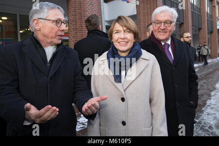 27 Febuary 2018, Germany, Bremen: Germany President Frank-Walter Steinmeier (R), his wife Elke Buedenbender and the mayor of Bremen, Carsten Sieling Social Democratic Party (SPD), taking a walk through the inner city of Bremen. Steinmeier is visiting Bremen and Bremerhaven during his two-day visit inaugural visit to the smallest federal state. Photo: Jörg Sarbach/dpa Stock Photo