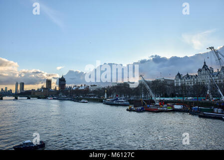 Westminster, London, UK. 27th February 2018. The weather front clears after the snowfall. Snow falls in central London. Credit: Matthew Chattle/Alamy Live News Stock Photo
