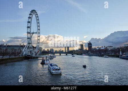 Westminster, London, UK. 27th February 2018. The weather front clears after the snowfall. Snow falls in central London. Credit: Matthew Chattle/Alamy Live News Stock Photo