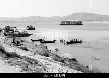 Bagan, Myanmar, December 27 2017: Boat jetty of the irrawaddy river in bagan Stock Photo