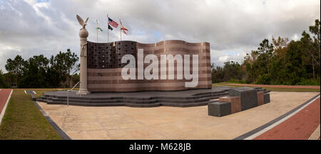 Naples, Florida, USA – February 25, 2018: Memorial flag statue and engravings to honor military veterans at the Freedom Park, Naples, Florida. Editori Stock Photo