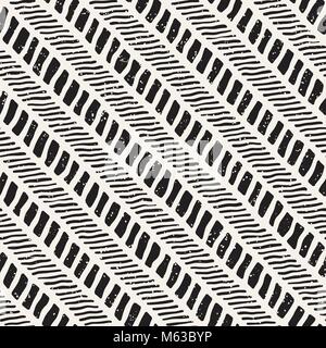 Hand drawn style seamless pattern. Abstract geometric tiling background in black and white. Vector doodle line lattice Stock Vector