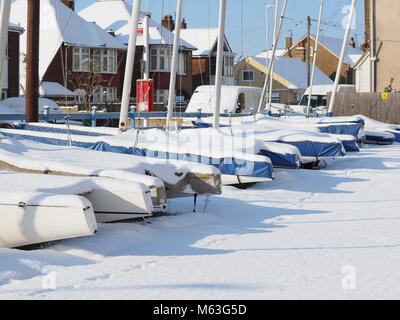 Sheerness, Kent, UK. 28th Feb, 2018. UK Weather: a sunny but very cold day with increasing winds in Sheerness after heavy snowfall overnight. Credit: James Bell/Alamy Live News Stock Photo