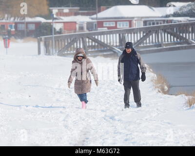 Sheerness, Kent, UK. 28th Feb, 2018. UK Weather: a sunny but very cold day with increasing winds in Sheerness after heavy snowfall overnight. Credit: James Bell/Alamy Live News Stock Photo