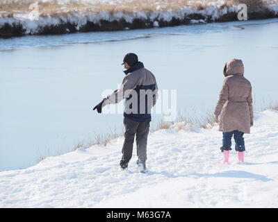 Sheerness, Kent, UK. 28th Feb, 2018. UK Weather: a sunny but very cold day with increasing winds in Sheerness after heavy snowfall overnight. Credit: James Bell/Alamy Live News Stock Photo