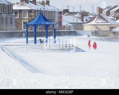 Sheerness, Kent, UK. 28th Feb, 2018. UK Weather: a sunny but very cold day with increasing winds in Sheerness after heavy snowfall overnight. Credit: James Bell/Alamy Live News Stock Photo