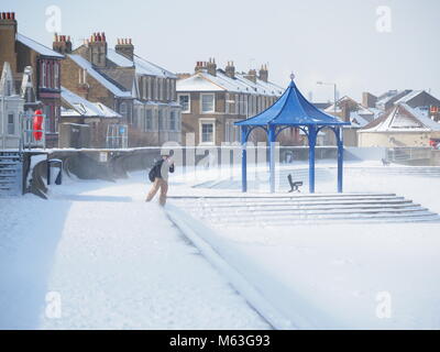 Sheerness, Kent, UK. 28th Feb, 2018. UK Weather: a sunny but very cold day with increasing winds in Sheerness after heavy snowfall overnight. Credit: James Bell/Alamy Live News Stock Photo