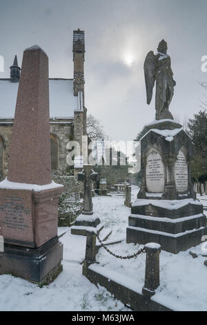 London, UK. 28th February, 2018. Scenes in Hanwell cemetery after the arrival of the so-called Beast from the East cold snap in London. Photo date: Wednesday, February 28, 2018. Credit: Roger Garfield/Alamy Live News Stock Photo