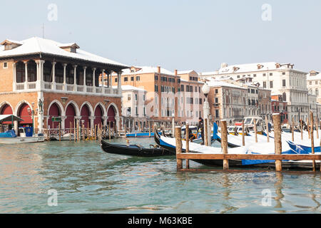 Venice, Veneto, Italy, 28th Fenbruary 2018. Rare snow in Venice caused by the Siberian weather front sweeping Europe, Gondolas moored on the Grand Canal in San Polo in front of the historical Rialto Fish market, Stock Photo