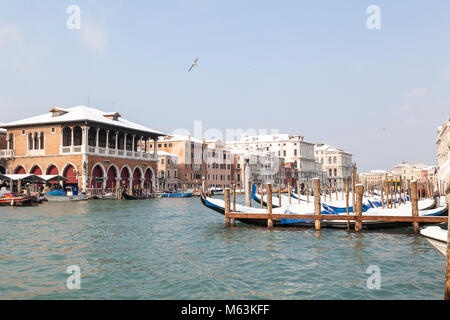 Venice, Veneto, Italy, 28th Fenbruary 2018. Rare snowfall in Venice caused by the Siberian weather front sweeping Europe, Gondolas moored on the Grand Canal in San Polo in front of the historical Rialto Fish market, Stock Photo