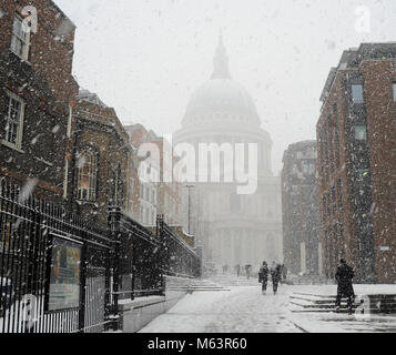 London, UK. 28th February, 2018. London's blizzard , London, Uk Credit: Marian Lesko/Alamy Live News Stock Photo