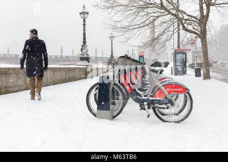London, UK. 28th Feb, 2018. UK Weather: Heavy Snow Fell in London Today During the So Called 'Beast from the East' Storm. Credit: Ian Stewart/Alamy Live News Stock Photo