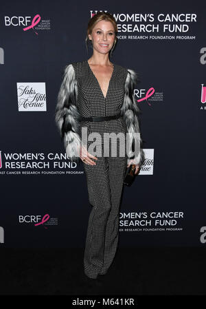 Beverly Hills, CA, USA. 27th Feb, 2018. 27 February 2018 - Hollywood, California - Julie Bowen. An Unforgettable Evening held at Beverly Wilshire Hotel. Photo Credit: Birdie Thompson/AdMedia Credit: Birdie Thompson/AdMedia/ZUMA Wire/Alamy Live News Stock Photo