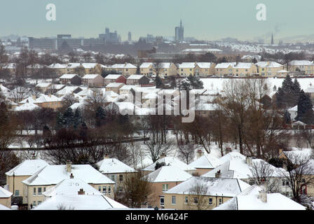 Glasgow, Scotland. 28th Feb 2018.UK Weather: The beast from the east weather coversknightswood and west of the city as the blizzard snow covers all  and  a flash whiteout  visibility. Credit: gerard ferry/Alamy Live News Stock Photo