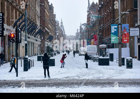 Glasgow, Scotland, UK. 28th Feb, 2018. UK Weather: Heavy overnight snowfall resulting in few inches of snow cover paralysed City Centre of Glasgow. Temperatures are higher than forecasted. Pawel Pietraszewski/ Alamy Live News Stock Photo