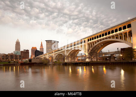 Detroit Superior Bridge over Cuyahoga River and downtown skyline, Cleveland, Ohio, USA Stock Photo