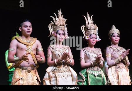 Classical Apsara dancers performing traditional Cambodia dance, Phnom Penh, Cambodia, Asia Stock Photo