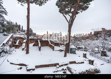 A lovely day of snow in Rome, Italy, 26th February 2018: a beautiful view of Colosseum under the snow Stock Photo