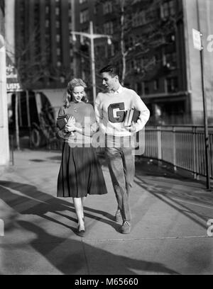 1940s 1950s TEEN BOY WEARING VARSITY LETTER SWEATER WALKING GIRL HOME AFTER SCHOOL CARRYING BOOKS - bx018368 CAM001 HARS JUVENILE STYLE COMMUNICATION FRIEND YOUNG ADULT TWO PEOPLE CAUCASIAN LIFESTYLE FEMALES HEALTHINESS COPY SPACE FRIENDSHIP FULL-LENGTH BOYFRIEND TEENAGE GIRL TEENAGE BOY COUPLES SHADOWS NOSTALGIA AFTER TOGETHERNESS 16-17 YEARS DATING GIRLFRIEND DREAMS HAPPINESS UNIVERSITIES EXCITEMENT 18-19 YEARS VERTICAL HIGH SCHOOL VARSITY CONNECTION HIGH SCHOOLS HIGHER EDUCATION TEENAGED COLLEGES COLLEGIATE JUVENILES MALES SIDE BY SIDE YOUNG ADULT MAN YOUNG ADULT WOMAN B&W BLACK AND WHITE Stock Photo