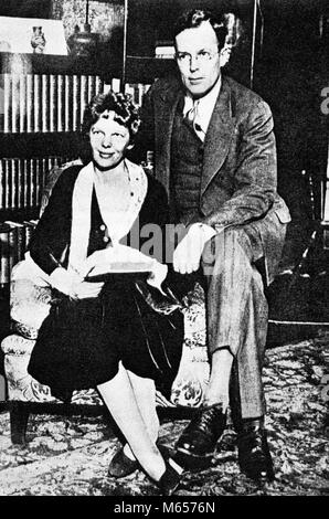 1930s HALF TONE OF AMELIA EARHART WITH HER HUSBAND G.P. PUTNAM - h9664 CPC001 HARS 40-45 YEARS WIVES FAMOUS AVIATION AVIATOR AVIATRIX SINCERE SOLEMN FOCUSED INTENSE MALES MID-ADULT MID-ADULT MAN MID-ADULT WOMAN AMELIA B&W BLACK AND WHITE CAREFUL CAUCASIAN ETHNICITY EARHART EARNEST G.P. INTENT OLD FASHIONED PERSONS PUBLISHER PUBLISHING PUTNAM Stock Photo