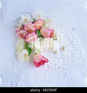 BRIDAL STILL LIFE WITH FLOWERS AND RINGS ON LACE BACKGROUND - kb30802 MAT002 HARS OLD FASHIONED Stock Photo