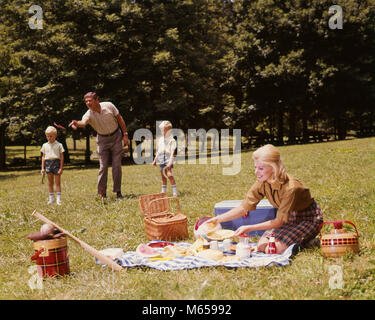 1970s FAMILY PICNIC PLAYING GAME HORSESHOES MOTHER FATHER TWO BOYS SUMMERTIME - kc3463 HAR001 HARS MOTHERS OLD TIME BROTHER OLD FASHION JUVENILE COMPETITION CAUCASIAN SONS LIFESTYLE PARENTING FEMALES BROTHERS RURAL HUSBANDS GROWNUP HEALTHINESS COPY SPACE FRIENDSHIP FULL-LENGTH HALF-LENGTH LADIES GROWN-UP COUPLES SIBLINGS FAMILIES NOSTALGIA FATHERS TOGETHERNESS SUMMERTIME 35-40 YEARS 40-45 YEARS 7-9 YEARS RECREATION CAMPING 5-6 YEARS FATHERHOOD YOUNGSTER WIVES HAPPINESS PICNICKING NOURISH LEISURE MOMS PARENTHOOD DADS ENJOYING EXCITEMENT LOW ANGLE RECREATION GROWTH SIBLING MOTHERHOOD COOPERATION Stock Photo